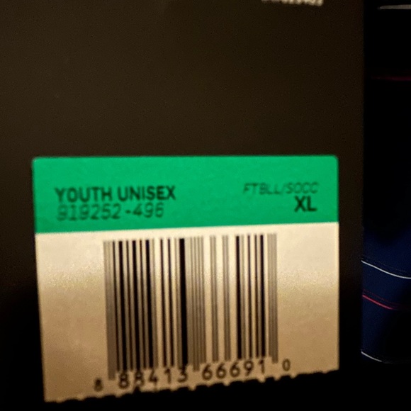 Youth XL Chelsea Jersey from 2019 w/ tags - Picture 5 of 5